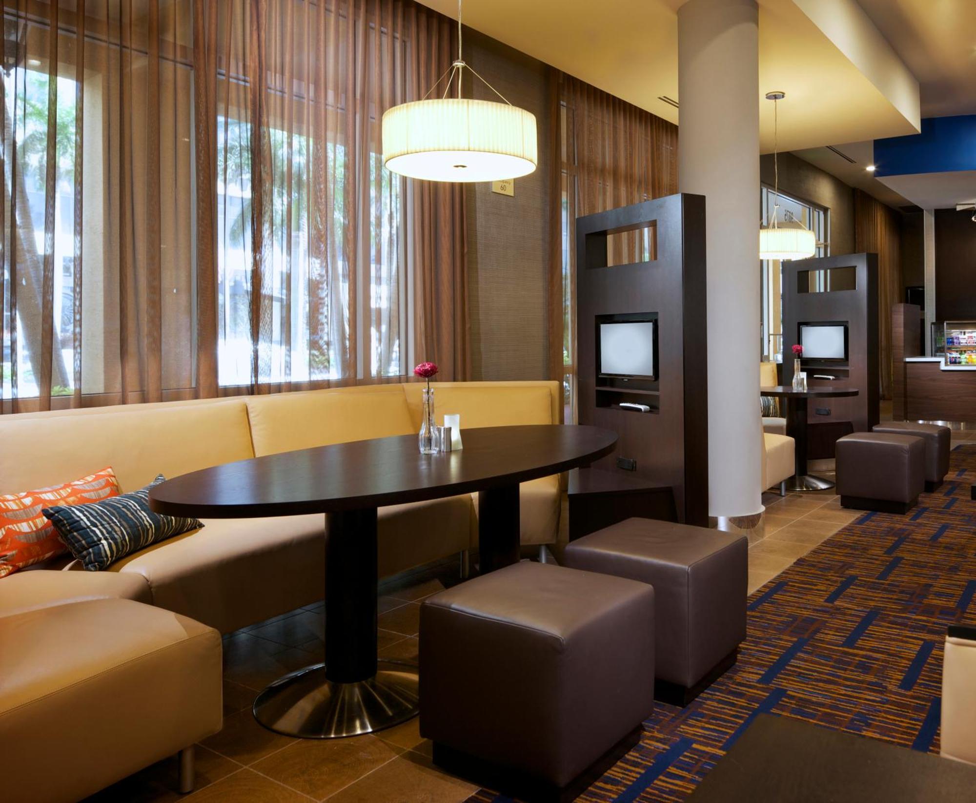 Hotel Courtyard Miami Dadeland Glenvar Heights Exterior foto